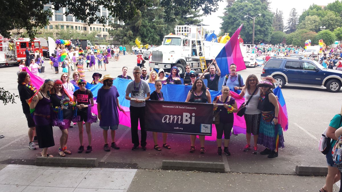 amBiSocial's tweet photo. #amBiSacto showing off their #BiPride! 🥳 #BiPrideDay #BiVisibilityMonth 🏳️‍🌈https://t.co/KbEXc3zw81 https://t.co/JtGOLSixaW