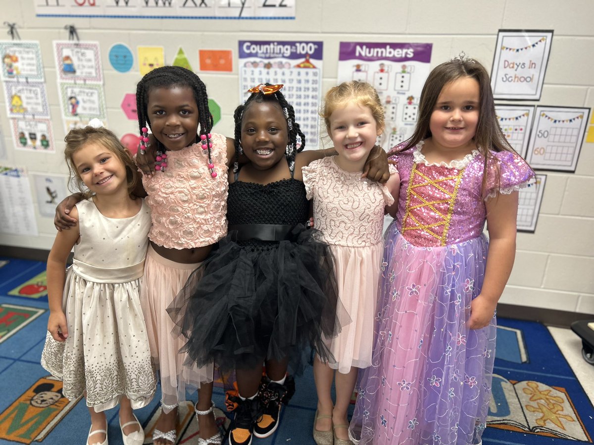 MandyBCollins's tweet photo. ABC Fashion Show in Kindergarten today! @BCESMustangCity @FCPSchoolsTN #abcbootcamp #fashionshow #kindergarten https://t.co/3ouX8j56CN