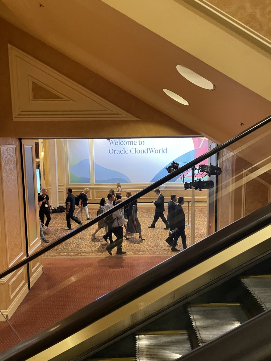ElffarAnalytics's tweet photo. Key Takeaways from Oracle CloudWorld 2023 #GenerativeAI #OracleAnalytics #OCW #CloudWorld
https://t.co/N3dJTGxKZq https://t.co/RYDrBh77X3
