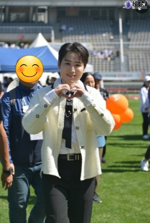 free04301's tweet image. 고양에서도 너무 빛나네
하트 요정 희재😍😍
#김희재
#경기도생활체육대회
#더트롯쇼mc_김희재
#미안하오 #짠짠짠 #풍악