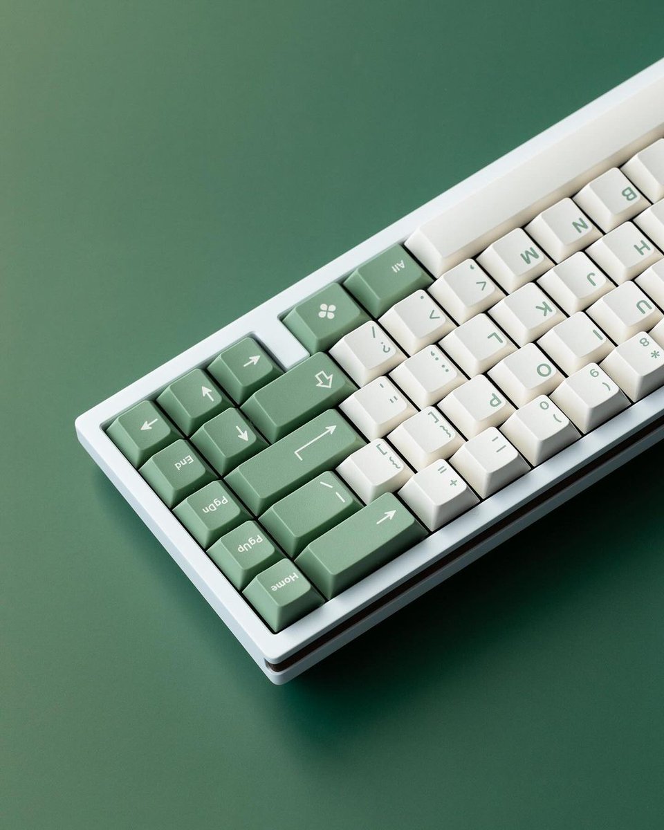 sleekkeebs's tweet photo. Board: Envoy @modekeyboards
Caps: GMK Dandy [Cream + Green Base] @/sourmk
Built by: @/oh.type (instagram)

#sleekkeebs #keebs #keeblife #mechkey #keyboard #mechanicalkeyboards #customkeyboards #keycaps #gmkcaps #teclados #tecladomecanico https://t.co/dXMG0sNW9A