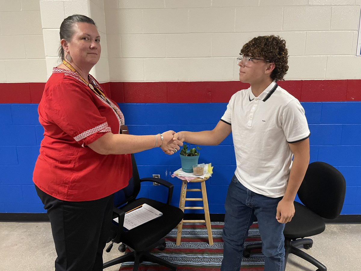 haysworldlang's tweet photo. Wallace Rangers in Mrs. Willingham’s Spanish 3 class took on a professional interview for their “Life Goals” unit! 🎯

Striving to be both college and career ready!

Amazing job, Rangers! I hope y’all got the job! 💼

#multilingualready #HaysCISD #worldlanguageteachers https://t.co/r7VHgsEVxs