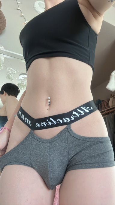 U like my boxers? :3 https://t.co/R9Zz8AKEF4