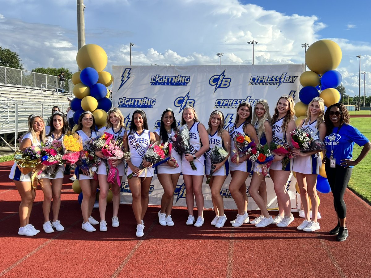 A special Senior Night with over 50 of our incredible seniors from our football team, cheerleading squad, band and athletic aides honored this evening. So proud of these young men and women and look forward to seeing what the future brings for each of them. 🏈 📣 🎵 🎷⚡️#seniors