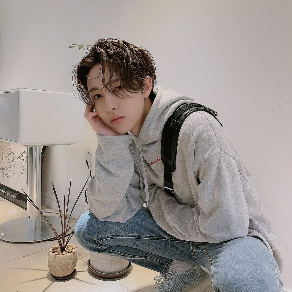 chourj323's tweet photo. 치코리타 런쥔 진화 과정 🌱🤍 https://t.co/bApbHTqx3u