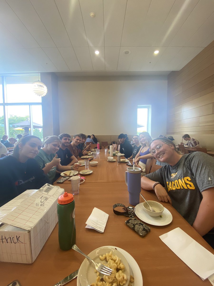 SchaekelGrace's tweet photo. Fav spots on campus 😁😁
Olivia Sims - “twisted sugar is one of my favorite spots on campus. The drinks and cookies are so good!!”

Mine would have to be founders were I get to eat breakfast, lunch, and dinner with the best team ever!!!
#ValpoJournos https://t.co/9Wy2OJ63Pl