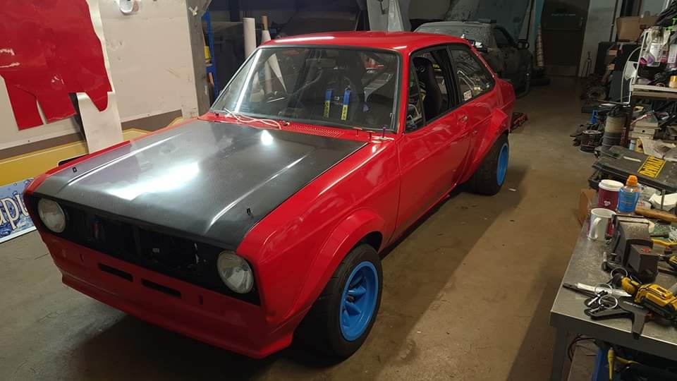 dsignstudio1992's tweet photo. Yet another #HistoricGrp4 escort in for a bit of work.
This is another retired Rally car that's now a weekend toy.
Totally transformed with the use of #AveryDennison carmine red and high gloss carbon fibre.
#DSignStudio #MilfordHaven #Pembrokeshire #EscortMk2 #Wrap #freshlook https://t.co/78rWZ0uKBz