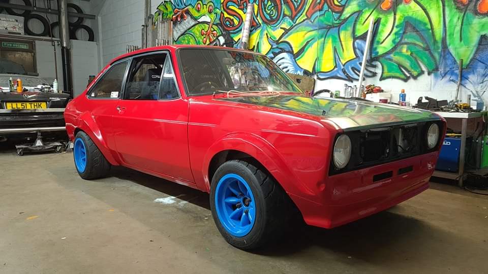 dsignstudio1992's tweet photo. Yet another #HistoricGrp4 escort in for a bit of work.
This is another retired Rally car that's now a weekend toy.
Totally transformed with the use of #AveryDennison carmine red and high gloss carbon fibre.
#DSignStudio #MilfordHaven #Pembrokeshire #EscortMk2 #Wrap #freshlook https://t.co/78rWZ0uKBz