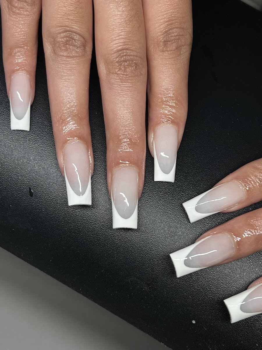ChaiTeaLatte_'s tweet photo. Not me completing nails sets in under a hour and a half now. I love my new technique 🤍 #dmvnailtech https://t.co/PHM01gzElS
