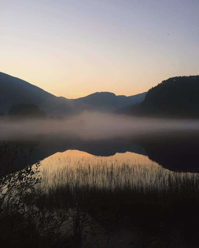 Riamolde's tweet photo. One of these evenings in September #visitnorway #ilovenorway #StormHour #ThePhotoHour #Septembermood https://t.co/BDgNthgPNO