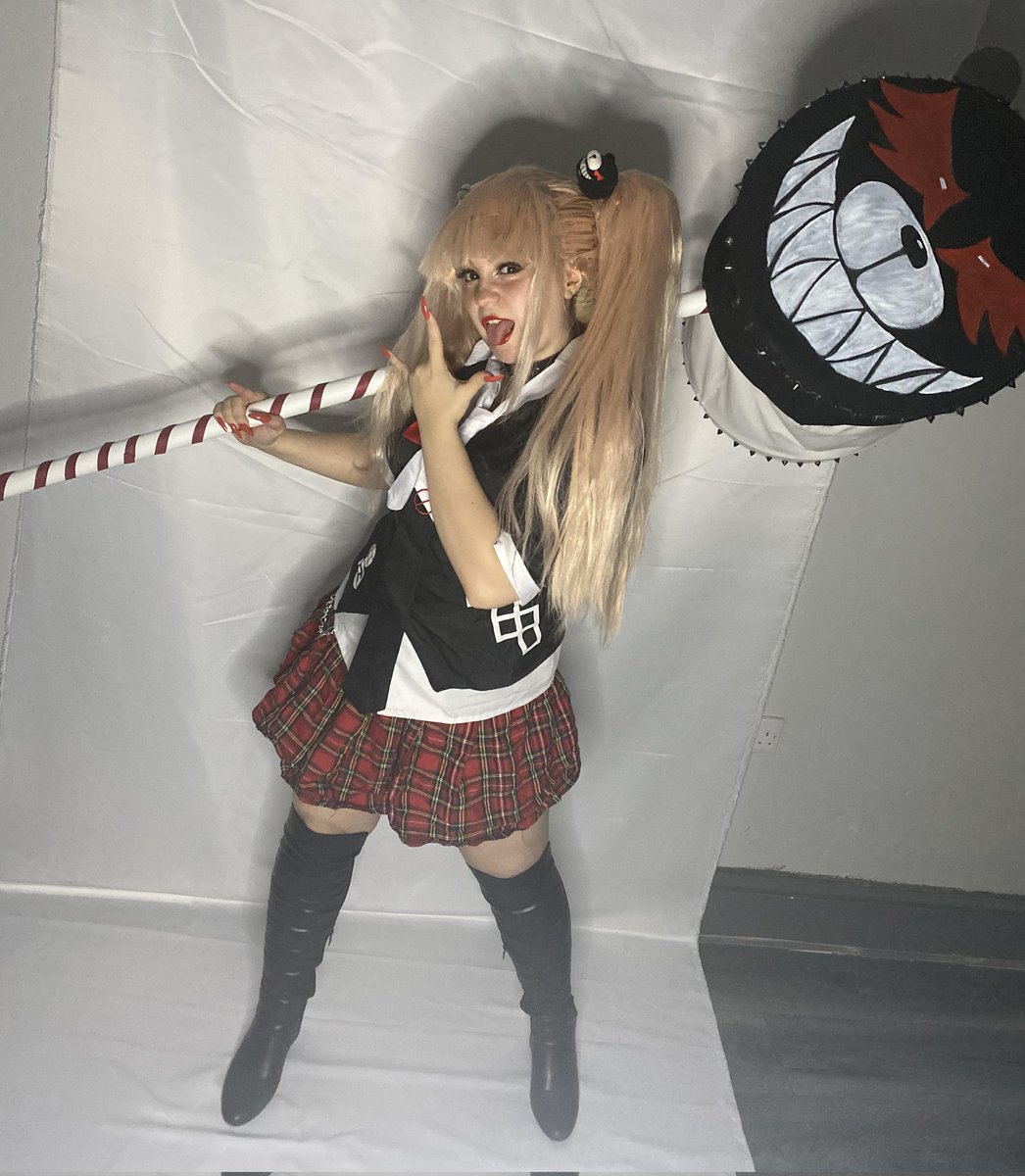 Midnightcos2889's tweet photo. Made my first wig by hand and improved on making my hammer
#junkoenoshima #junkocosplay #junkoenoshimacosplay #cosplay #ukcosplay #danganronpacosplay #adultcosplayer #monokuma #monokumacosplay #homemadecostume #propmaking #animecosplay #cosplaycommunity #leedscosplayer https://t.co/SAqHnB0BHU