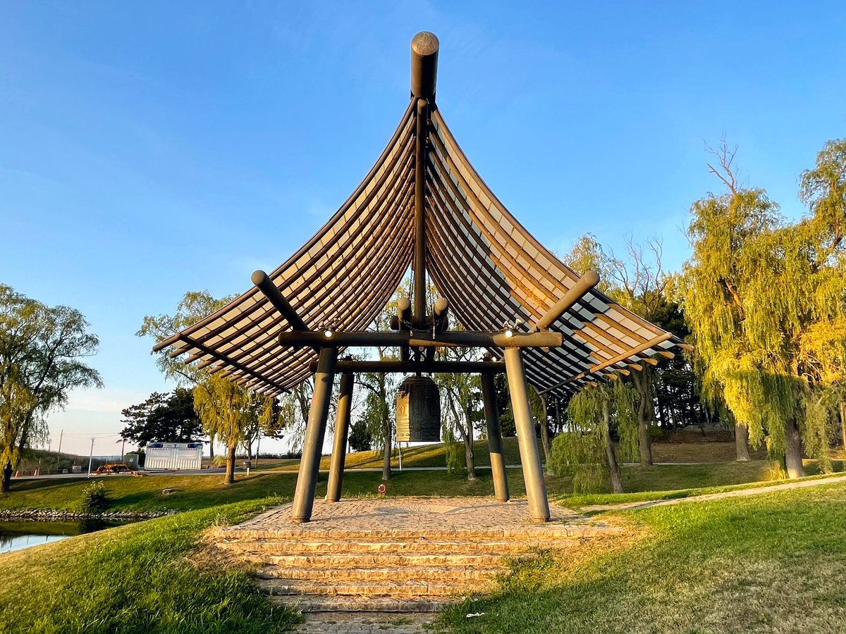 g_meslin's tweet image. Look at these photos, taken today by @ONPlace4All. Can you imagine, rather than using this as the starting point for an amazing park, bulldozing it, filling it with concrete, and enclosing it in a private indoor waterpark? What a lack of vision. What a disregard for heritage.