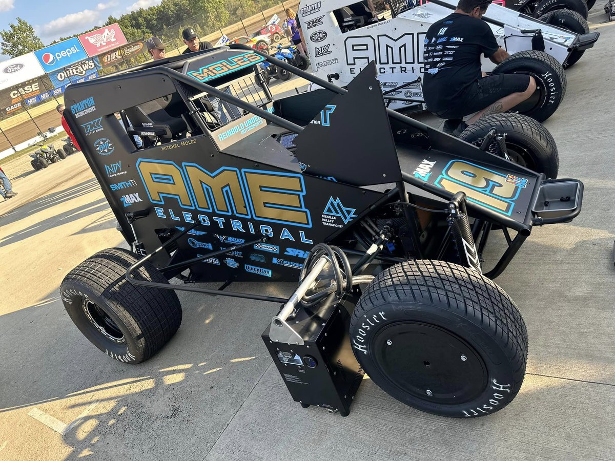 USACNation's tweet photo. Last year's opening night winner! 🥇

@mitchelmoles01 won a USAC @NosEnergyDrink National Midget feature on the first night he ever laid eyes on @EldoraSpeedway.

That was a year ago. Tonight, he makes his first start for the @RUMotorsports team in the #19T. https://t.co/sqPyj7RFlF