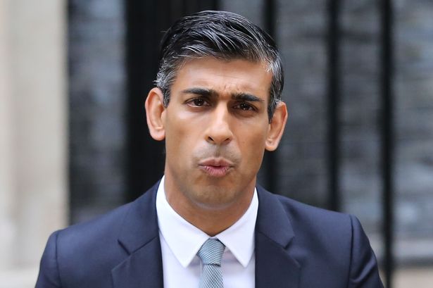 Scottish college Principal's can earn more than <a href="/ScotGovFM/">First Minister</a> <a href="/UKPrimeMiniste4/">UK Prime Minister</a> 
<a href="/CoGC/">California Oaks Golf</a> Principal Paul Little 
+£215k remuneration package was more than both 
<a href="/HumzaYousaf/">Humza Yousaf</a> &amp; <a href="/RishiSunak/">Rishi Sunak</a> yet CoGC looking to shed 100+ jobs <a href="/CollEmployScot/">College Employers Scotland</a> don't seem to have a graph for that. Wonder why?