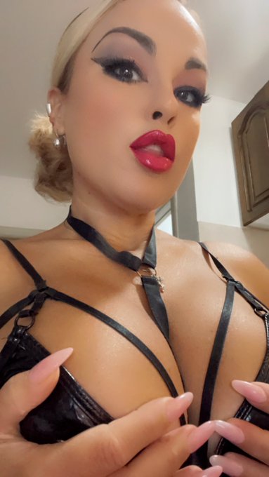 On #mistress https://t.co/XgEbRV2pAo<a href="/tag/mistress"class="tags">#mistress</a>