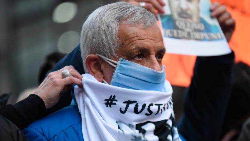 <a href="/solelaciar/">Sole Laciar</a> <a href="/blascorreas/">Blas Correas</a> Além de torcedor e sócio do Pirata, Blas era neto de Miguel, jogador histórico do Belgrano na década de 70. "Íamos aos jogos, aos treinos e aos poucos entramos no mundo celeste. Blas estava mais perto de mim e passou a viver praticamente ao meu lado", diz Miguel, avô de Blas.