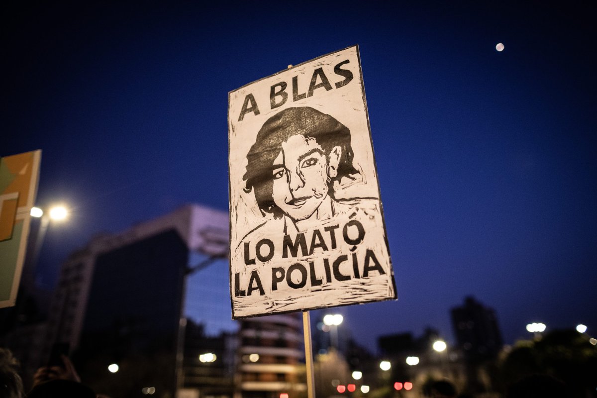 <a href="/solelaciar/">Sole Laciar</a> <a href="/blascorreas/">Blas Correas</a> Na sequência, os policiais efetuaram os disparos, atingindo as costas de Blas. Ferido, o jovem foi levado pelos amigos até uma clínica, mas tiveram atendimento negado. Com a recusa, os funcionários informaram que, pela gravidade, deveriam levá-lo para o Hospital de Urgência.