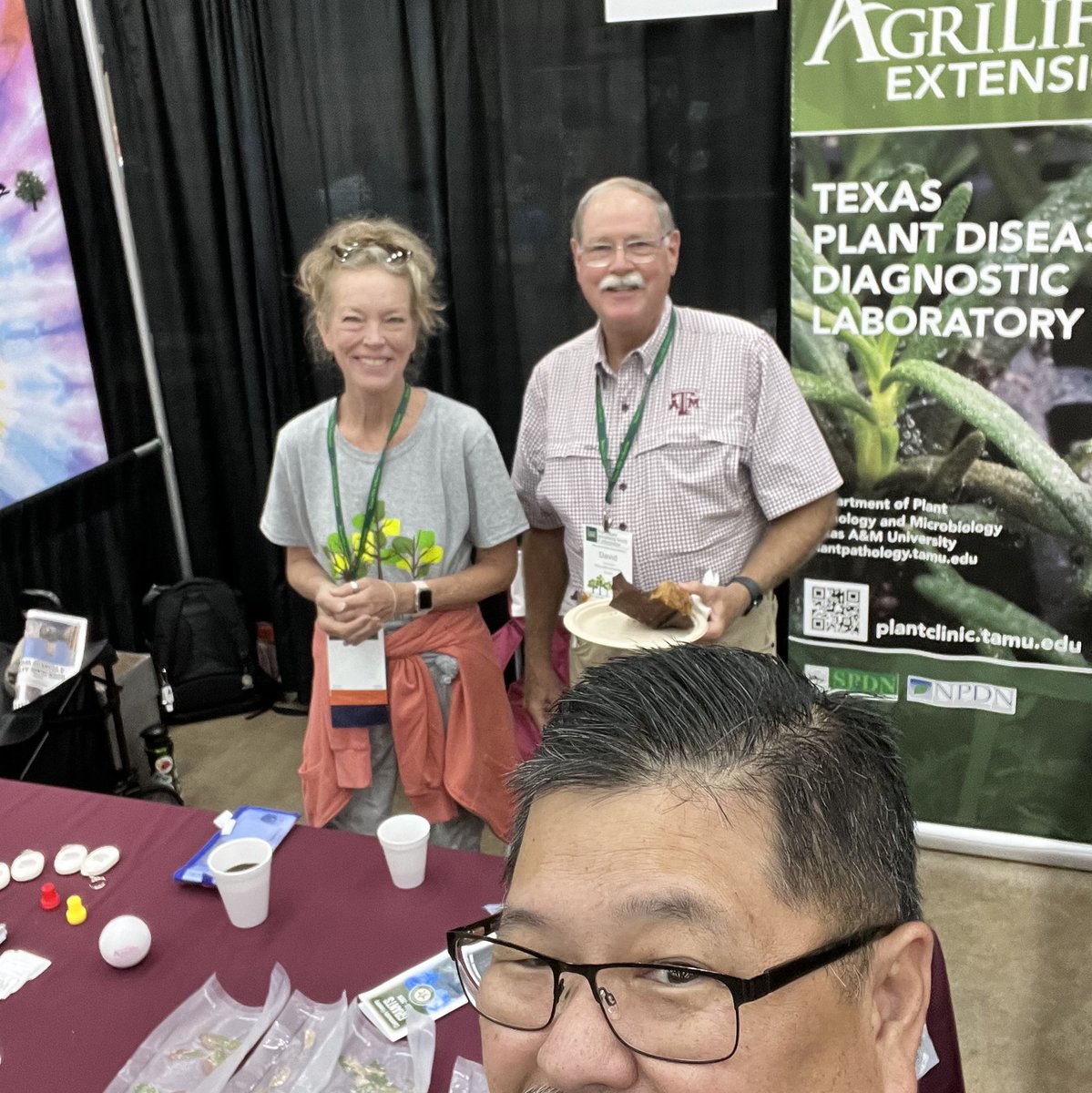 txplantclinic's tweet image. Happy Friday (9/22/23)!  43rd annual Texas Tree Conference by ISAT in Waco. Wonder what PLPM retirees do - still work because it is FUN (That's what they say).Glad to have Dr. Appel &amp;amp; Ms. McBride helping at the @TXPlantClinic booth. -KO @txplantdr #extensionlife #extPLPM