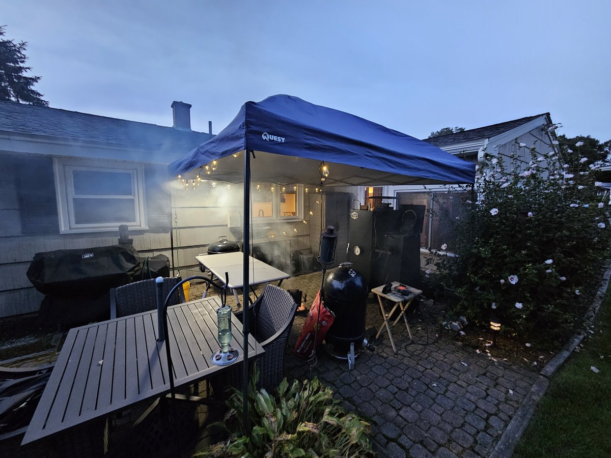 morningwoodbbq's tweet photo. Lots of rain coming.
Ain't care.
#bbq #bbqlife #brisket ##ribs #chicken #aintcare https://t.co/YvjJBmGciR