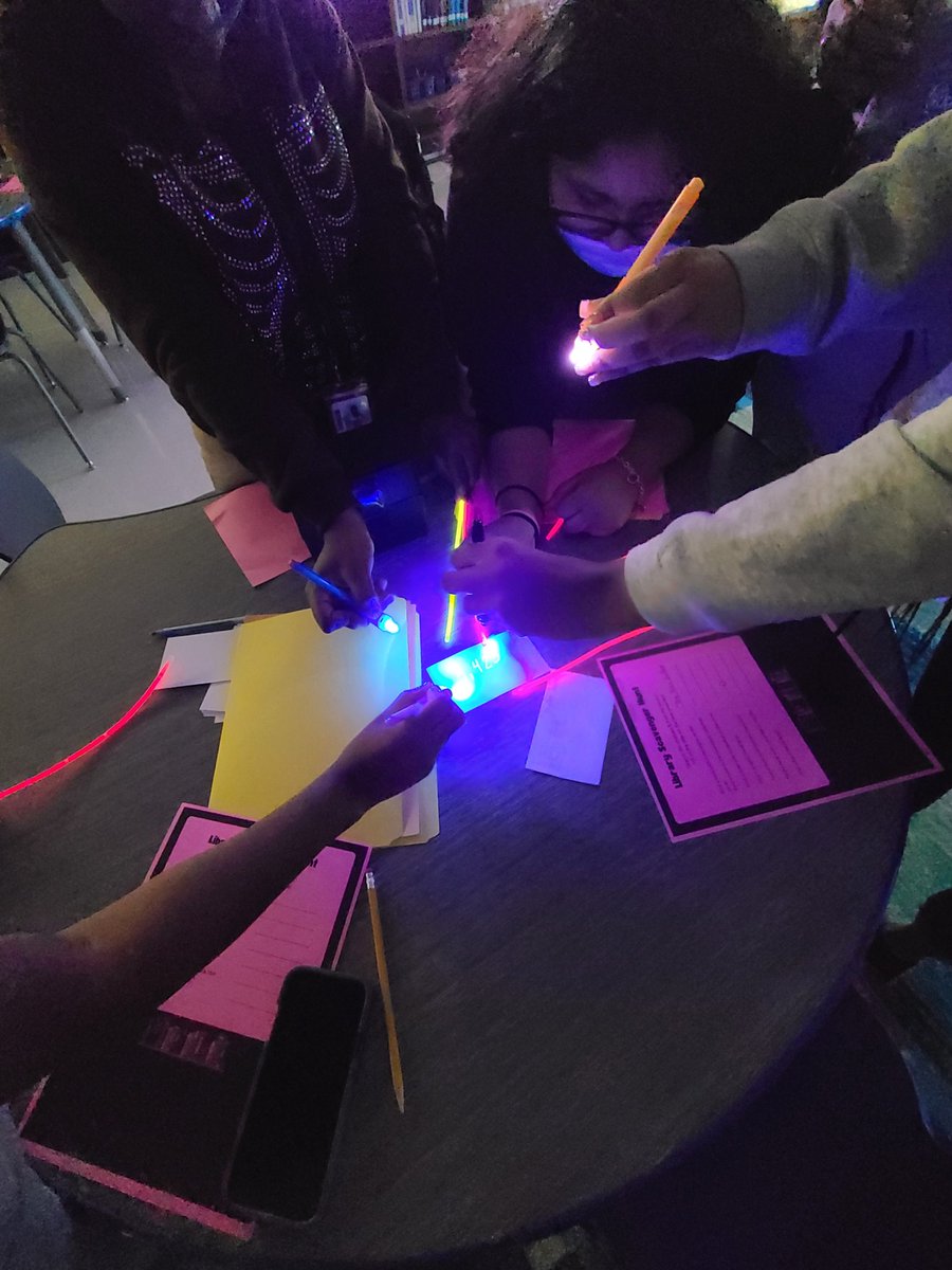 Elena Moore tweet media