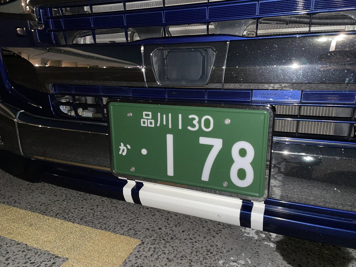 3104sasa's tweet photo. 今朝鼻が詰まって起きた時に外を見たらもうグッズ列が並んでました。慌てて飛び出て今並び始めましたが相変わらず凄い人が並んでいます。購入は何時間後でしょうか?現在8時ちょうどです。
#Bz
#Bz35th
#Pleasure2023
#STARSCafe
#ヤンマースタジアム長居 https://t.co/ImRg83kBMu