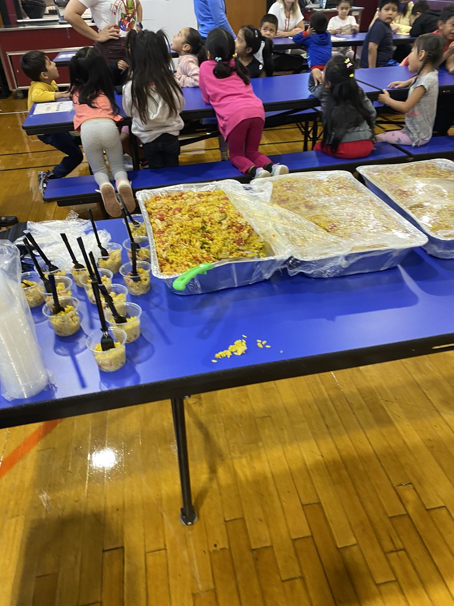 Creating a sense of #belonging through meaningful Hispanic Heritage Month activities. Thank you to the staff for organizing! @NPSD_StonyBrook @nplain_schools