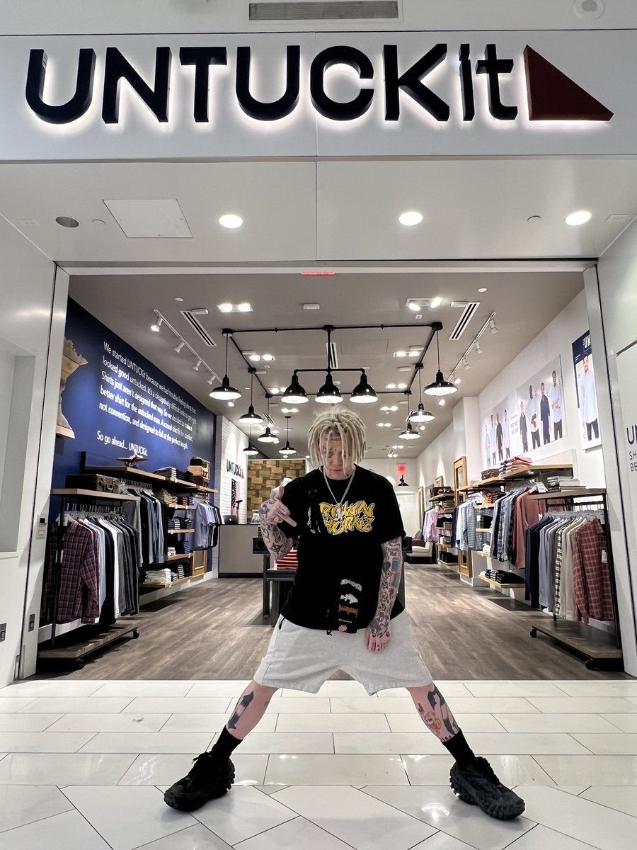 They dinged me pretty good but I hung a Larry into Canada ayyyyy 🇨🇦 Winnipeg, MB tonight!!!! We @ Exchange Event Centre!! Pull up 🤍🖤