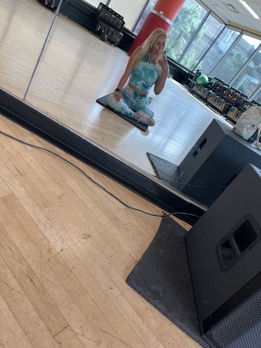 Had such a sweet interaction with a fan at the gym today. It really made my day. https://t.co/xiV5sL