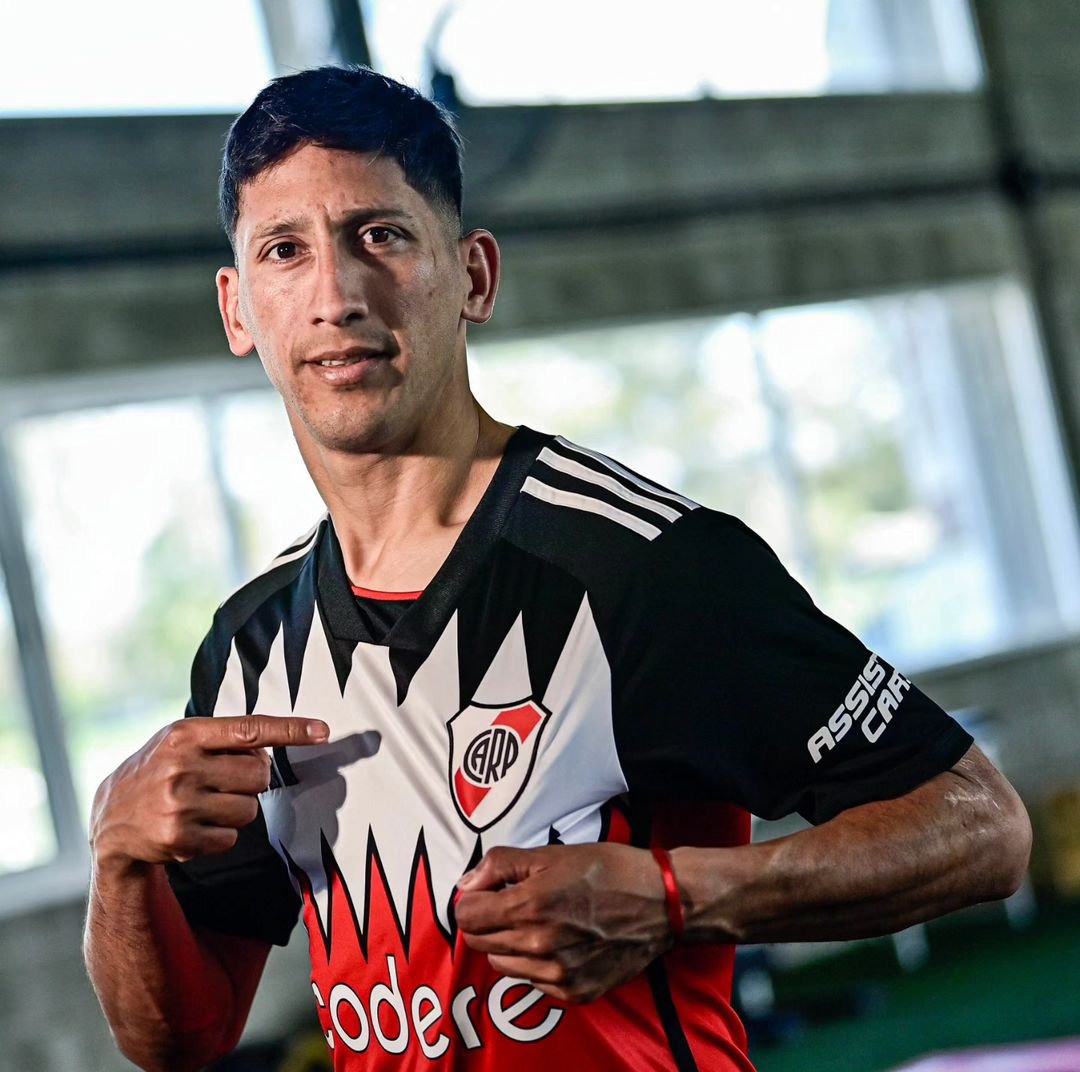 ⚪❤️⚪ #creadoconadidas #DeAcáDeNuñez adidasar #RiverPlate