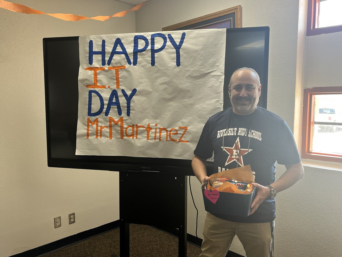 Riverside_4ever's tweet photo. As the week comes to an end, we would like to THANK our security team and Mr. Martinez for all their hard work and dedication to our campus. We are 🍀 lucky to have you!! #saddleup#riverside4ever @vlara_82 https://t.co/c2zOBVXSB9
