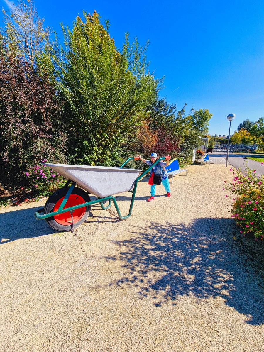 DJairportdisco's tweet image. Fun photo 😘
#atwork #funpicture #funphotography #funnypic #sotiny #working #diegartentulln #tiny #funphoto #little #weelassie #fun #gardenwork