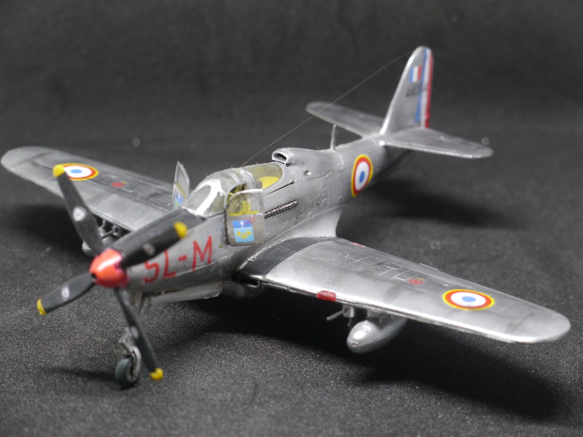 Anomodeller's tweet photo. P-39Q RSモデル1/72　ランナー状態では細かい部品も揃っていて上品なモールドでしたが、全ての部品に何らかの加工をしないとうまく組み立てられないキットでした。好みの機体なので、、、#そらもでる　#プラモデル　#飛行機 https://t.co/8ylJDhCwuJ