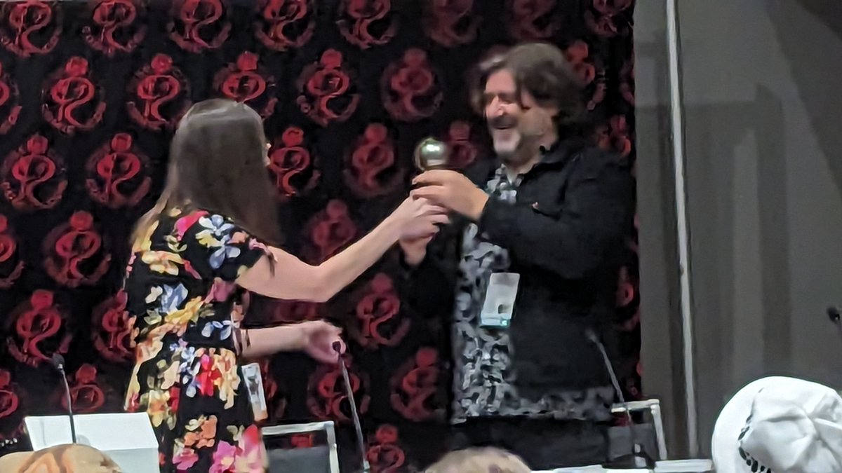 Juanjo Guarnido receiving his Eisner award for Blacksad from Diana Schutz at #RoseCityComicCon. Then everyone in Comicdom surprised Diana by hijacking the panel and sharing a ton of love and adulation for her Life Time Achievement Eisner award. #ComicBooks #Blacksad #RCCC