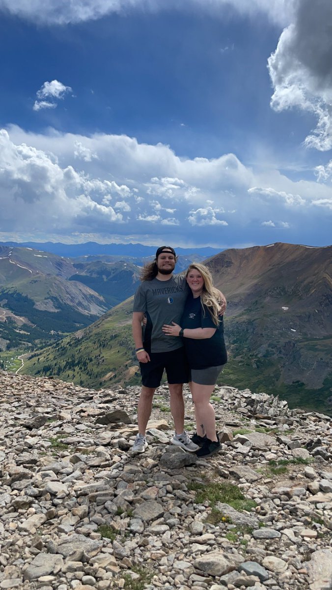 nanibaze143's tweet photo. 100 days until New Years Eve which means I get to marry my best friend and have an amazing NYE party🎉 https://t.co/gkD6gXJbVQ