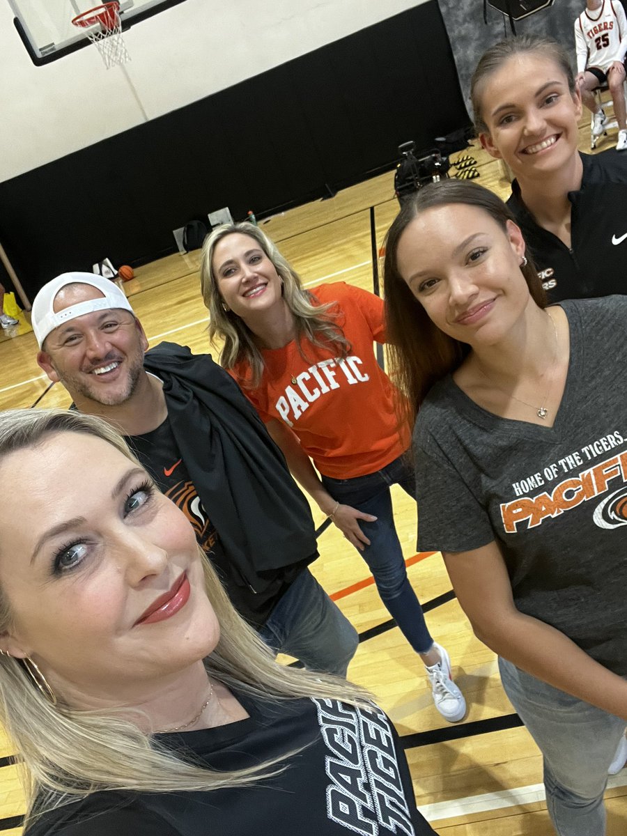 Coach_Amy_Starr's tweet photo. Media dayyyyy 🤳#myppl missing AB 😢 https://t.co/cavK0m8OOH