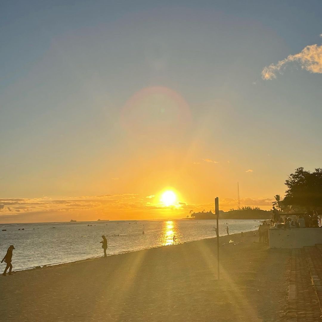 Ieehia's tweet photo. I'm so late but here are some bday vacay dumps. Notes: I'm having so much fun! 🦦🏖️💕 https://t.co/5Ek7pjPaTb