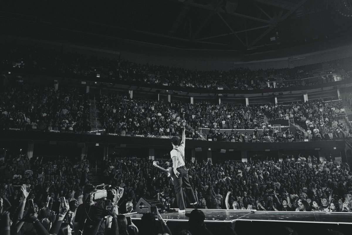 jonasbrothers's tweet photo. Highlights from the past couple of shows in Philly and Cleveland. See you tonight Baltimore! https://t.co/jGymLKfGfO