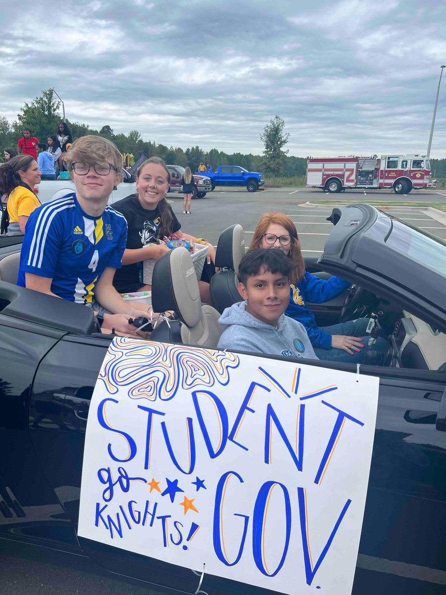 vancecharter's tweet image. Vance Charter traditions are strong and sure are special!

Our annual Homecoming Parade, Picnic and Pep Rally were fantastic!Vance Charter spirit is the absolute best!

Go KNIGHTS!!  Blue and Gold!!