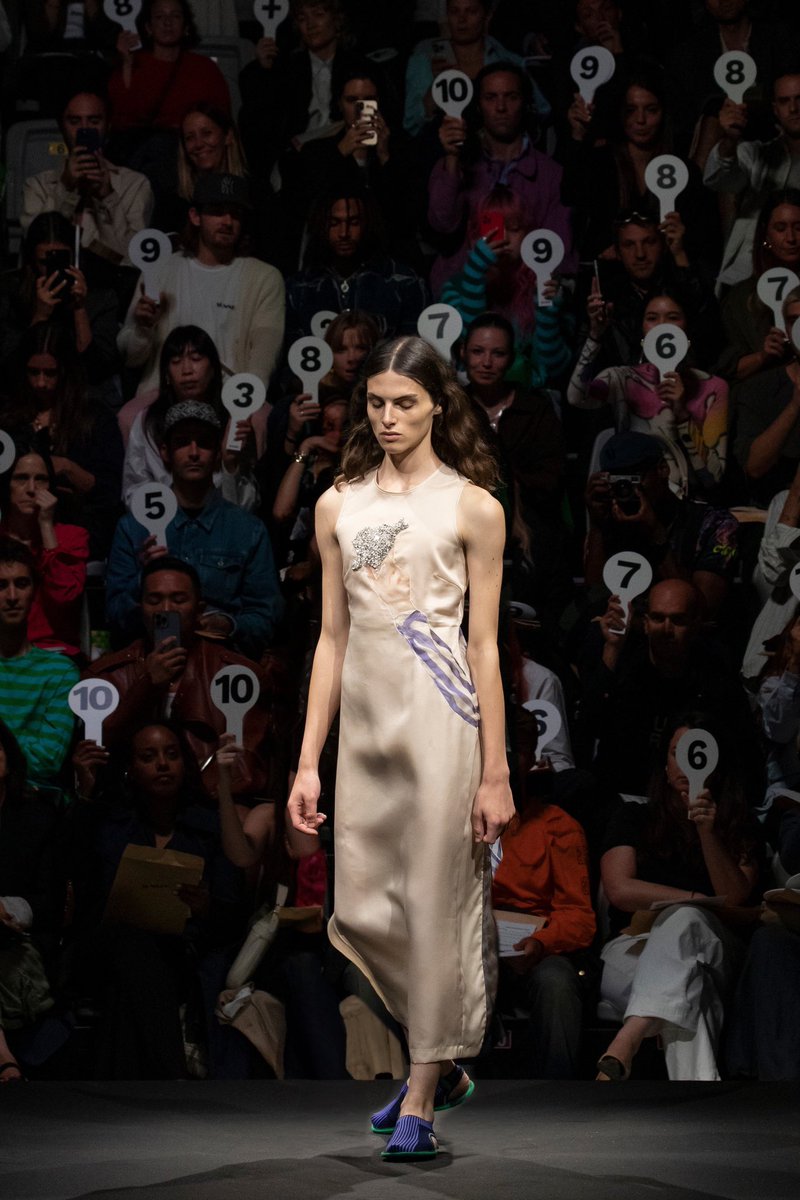 jacquemusx's tweet image. Sunnei had their audience judge the looks in real time 🤭