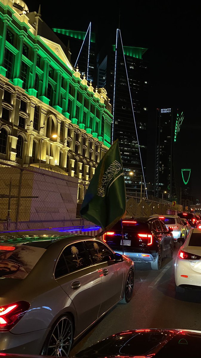 3z3z_100's tweet photo. حفظك الله بلادي حكومة وشعباً  🇸🇦🇸🇦🇸🇦

 #اليوم_الوطني_السعودي_93 https://t.co/MwxuM8BuSw