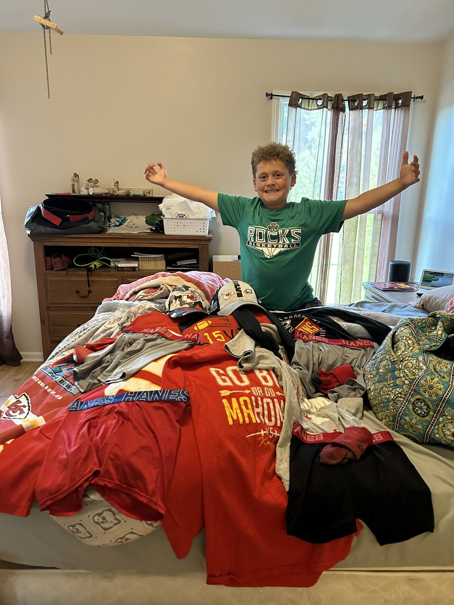 flavinamy's tweet photo. @PatrickMahomes we are leaving Michigan (your #1 fan ready to dress head to toe in red) headed towards @GEHAField #ChiefsKingdom this almost 9 year old is ready to celebrate a big @Chiefs WIN!!! @tkelce @BrittanyLynne https://t.co/jTsO8m2W8L