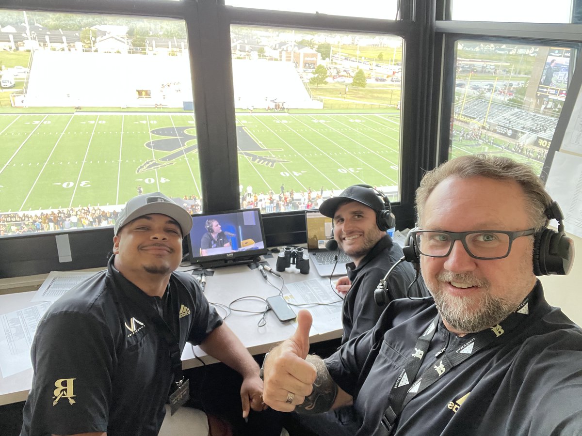 danielwhawk's tweet photo. ๐ We've got you covered on @ArrowVisionBA as @batigersports hosts @SouthmooreHS on Homecoming! ๐บ๐ #HomecomingGame #ArrowVision https://t.co/SNU500rYUt