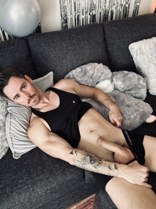 I&rsquo;m setting up to go live on Jerkmate at 5pm PST! I will be available for exclusive 1 on 1 shows tonight