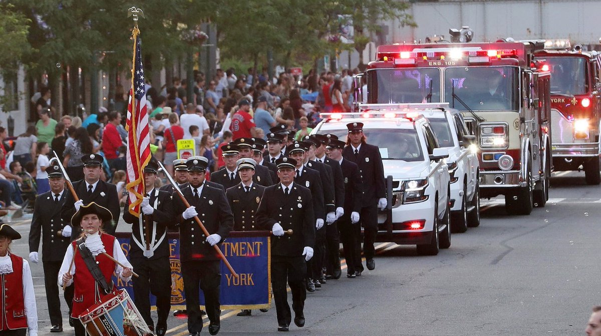 HiltonYouthLax's tweet image. HYL will once again be marching in the Hilton Homecoming Parade Friday, Oct. 6th.

All ages are welcome. Please wear your HYL pinnie or some other Hilton attire and arrive at the Quest Elementary bus loop starting at 5pm. Parade starts at 5:30pm.
#ONEteam #ONEfamily #ONEprogram