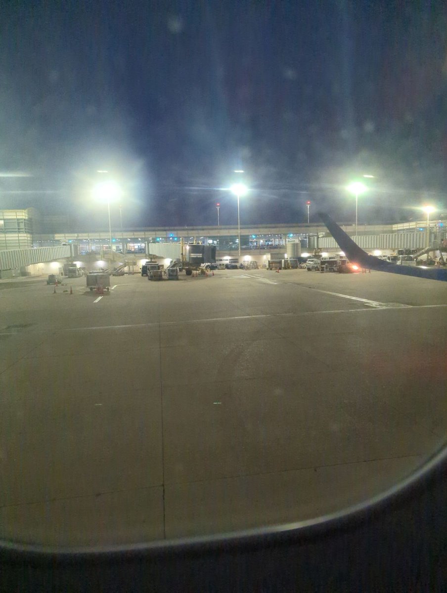 rgma78's tweet photo. @NotPotholePete @JetBlue well over three hours at DCA, sitting on the plane. Should have landed at 5:00pm. https://t.co/2GAYPfuhQ8