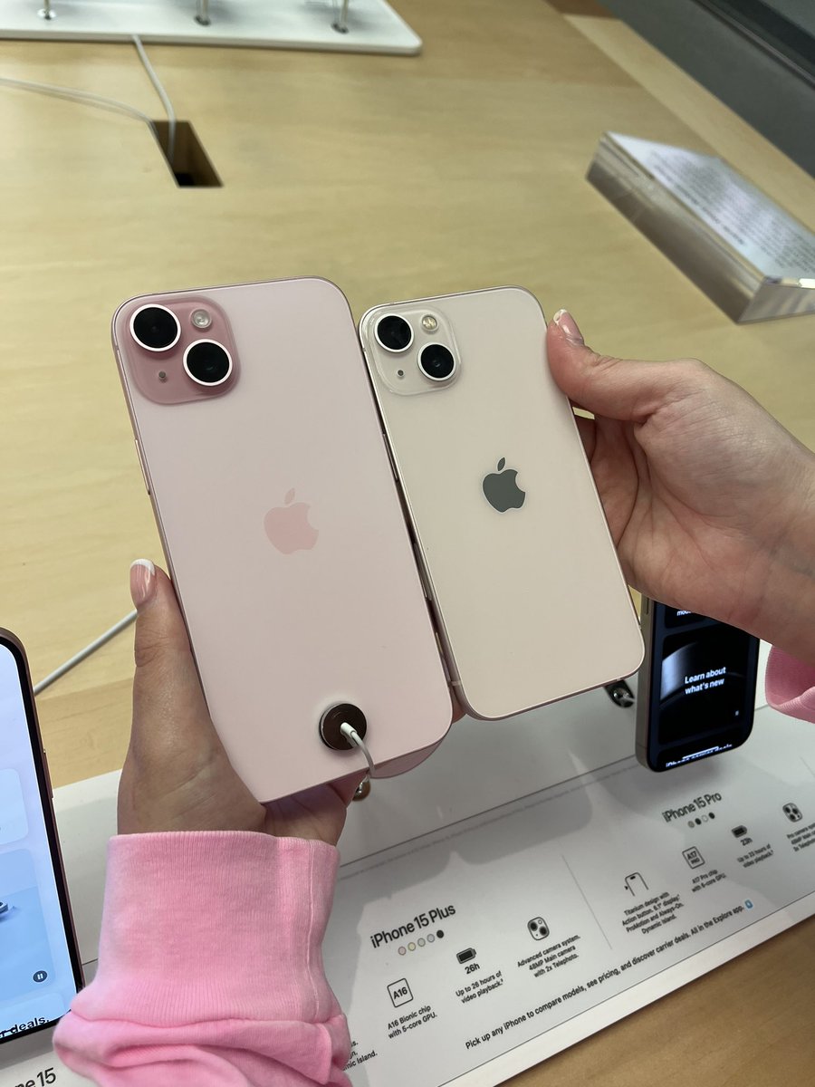 pinkangelcake's tweet photo. Posting for all my girlies who have a pink iPhone 13 and want to see it compared to the new pink iPhone 15. The 15 is so much prettier 😭🎀 Pictures don’t do it justice! No filter on any of the pictures💕 iPhone 15 on the left VS iPhone 13 on the right💕 https://t.co/T5VRUbIlnf