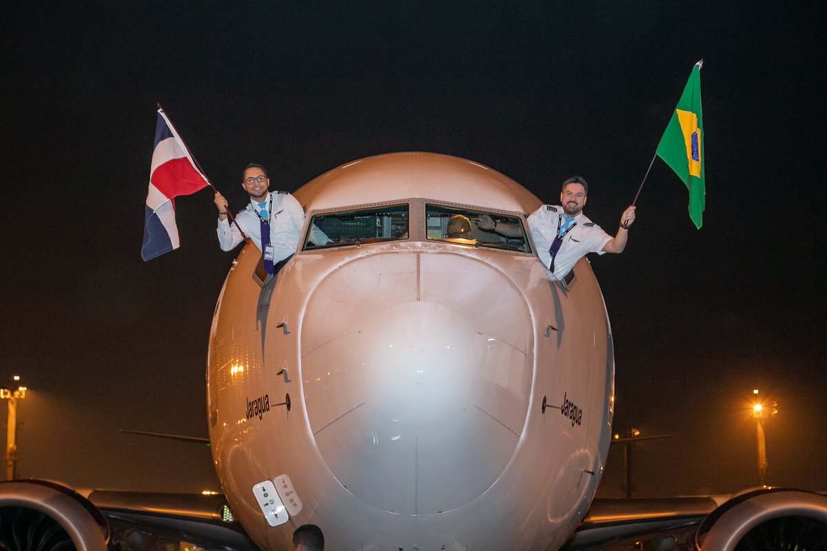 arajetairlines's tweet photo. ¡Queridos pasajeros, hemos aterrizado en la tierra la samba! 🇧🇷💃🎊

Inicialmente la ruta ha sido inaugurada con tres frecuencias semanales: lunes, miércoles y sábado desde Sao Paulo a Santo Domingo y desde Santo Domingo a Sao Paulo martes, jueves y domingos. https://t.co/j9owgbgExC