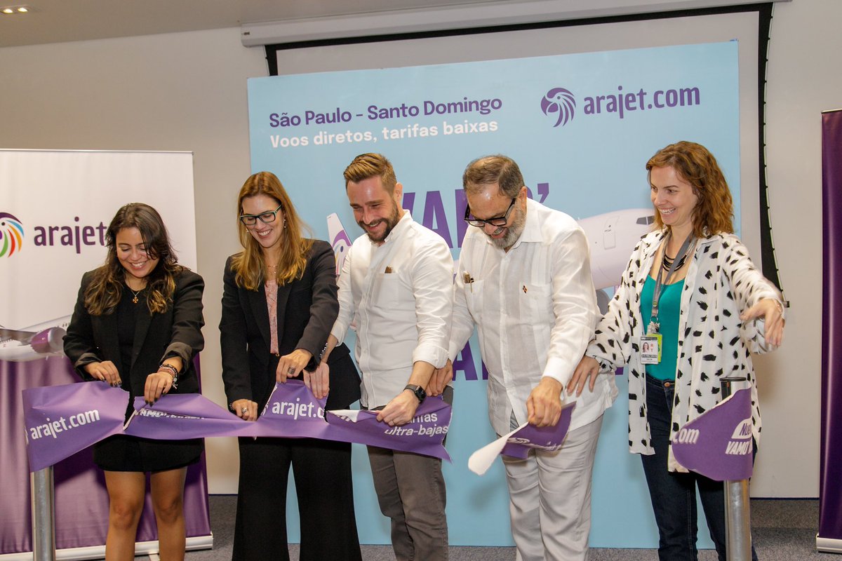 arajetairlines's tweet photo. ¡Queridos pasajeros, hemos aterrizado en la tierra la samba! 🇧🇷💃🎊

Inicialmente la ruta ha sido inaugurada con tres frecuencias semanales: lunes, miércoles y sábado desde Sao Paulo a Santo Domingo y desde Santo Domingo a Sao Paulo martes, jueves y domingos. https://t.co/j9owgbgExC