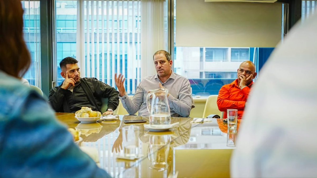 CeciGomezMirada's tweet photo. ✌️ Hoy se reunió la Mesa Ejecutiva del @MUPArgentina.  El Secretario General, @MartelliFede, planteó la coyuntura política y expusimos los posibles escenarios de los próximos comicios.
En un amplio debate, los Secretarios Nacionales acordaron los pasos a seguir del Movimiento. https://t.co/WxBZZtGMtp