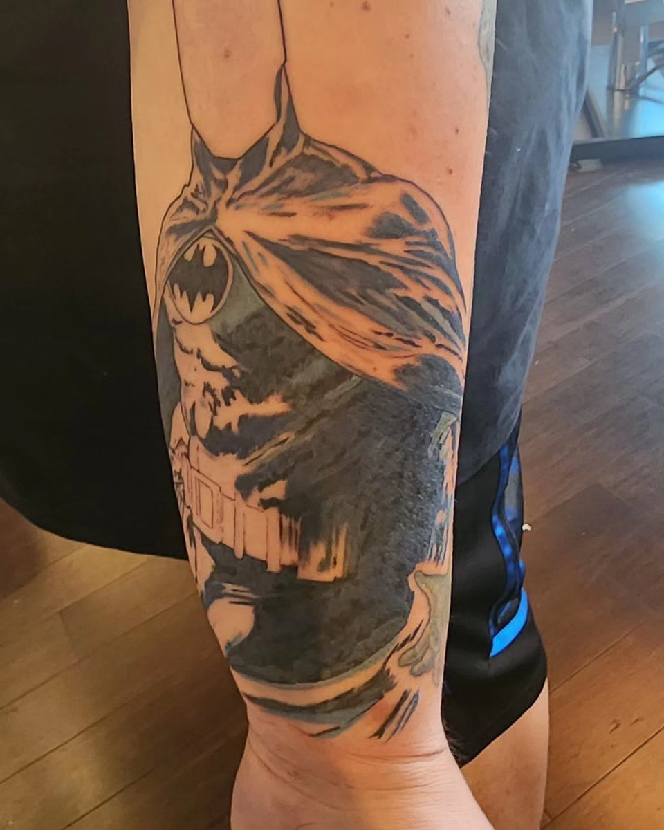 realcactussam's tweet image. Finally got the first session done for my inevitable Batman tattoo. Inspired by @thealexrossart #BatmanWeek